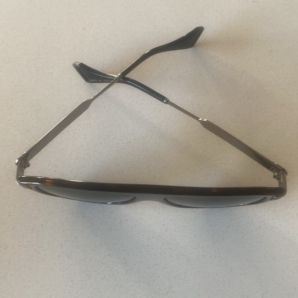 Gucci Sunglasses.  As new.  Perfect Condition - Picture 2 of 9